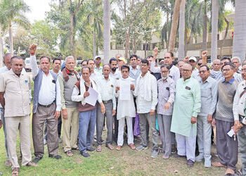 ‘જય’ના આપઘાત પાછળ કોલેજ સ્ટાફનો માનસિક ત્રાસ જવાબદાર, આરોપીઓને છાવરવાનો પ્રયાસ : પરિવાર | College st…