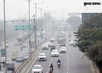 Expaliner: વાયુ પ્રદૂષણને કાબૂમાં રાખવાના હેતુથી સરકારે ₹7,094 કરોડના ખર્ચે ધૂળ હટાવી, લોકસભામાં આપી…