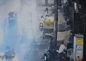 અમદાવાદ: રખિયાલમાં ધોળા દિવસે યુવક પર તલવારથી જીવલેણ હુમલો, ગંભીર હાલતમાં હોસ્પિટલ ખસેડાયો | ahmedab…