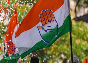 વડોદરા: શહેરમાં મતદાર યાદીમાંથી કમી થયેલાના નામ સાથે કોંગ્રેસ દ્વારા રજૂઆત | Vadodara: Congress subm…