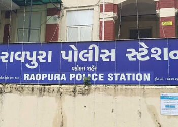 કાચા કામના કેદી પાસેથી મોબાઈલફોન ઝડપાયો | Mobile phone seized from a prisoner of raw work