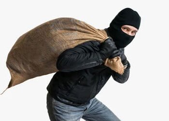 ધર્મજ ગામમાં કારનો કાચ તોડી સોનાના દાગીના સહિત 70 હજારના મત્તાની ચોરી | ધર્મજ ગામમાં કારનો કાચ તોડી …