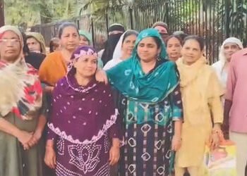 વડોદરાના યાકુતપુરામાં દૂષિત પાણી મુદ્દે રહીશોનો રોષ, ખંડેરાવ માર્કેટ ખાતે મોરચો | Residents of Yakut…