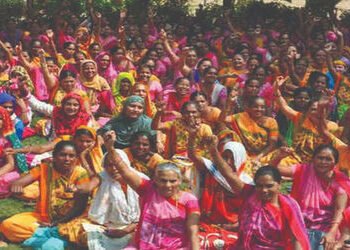 આંગણવાડી કર્મીઓ પર કામનું ભારણ ઘટાડી વેતન વધારવાની માગ : તા.12 ફેબ્રુઆરીએ હડતાલની ચીમકી | Demand to …