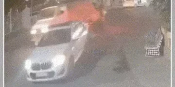 અમદાવાદમાં કાળજું કંપાવતી ઘટના: વસ્ત્રાલમાં AMCની કચરા ગાડીએ મોપેડ સવાર બે સગીરાને જોરદાર ટક્કર મારી…