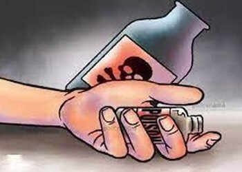 રાણપુર પોલીસ મથક સામે મહિલાનો ઝેરી દવા ગટગટાવી આત્મહત્યાનો પ્રયાસ | Woman attempts suicide by swallo…