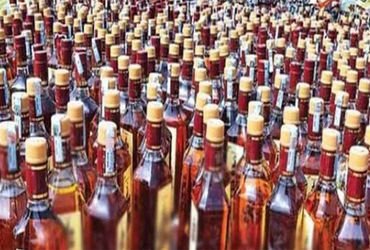 ચિખોદરા ગામની સીમમાંથી 17 પેટી વિદેશી દારૂ ઝડપાયો | 17 boxes of foreign liquor seized from the outsk…