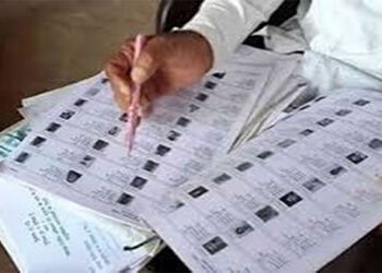 પશ્વિમ બંગાળમાં મતદાર યાદીમાં ગંભીર છબરડાં, એક વ્યક્તિના 389 સંતાનો! SIRમાં પોલ ખુલી | Serious irreg…