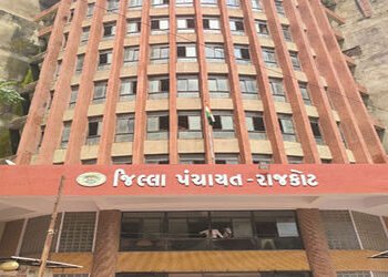 ખુદ રાજકોટ જિ.પં.માં પ્રમુખને બદલે પતિ દરરોજ કચેરીએ આવે છેઃ વિપક્ષ | district itself instead of the …