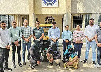 રિક્ષામાં પેસેન્જરના સ્વાંગમાં બેસી ઉતારૃના ખિસ્સા ખાલી કરતી ટોળકીને ઝડપી લેવાઇ