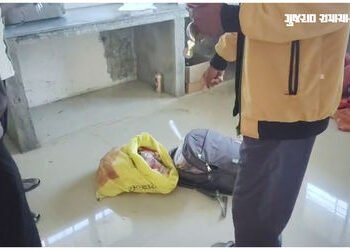 પાવી જેતપુરના કાવરા ગામે જનતા રેડ, પાણી પુરવઠાની પાણીની ઓરડીમાંથી વિદેશી દારૂ ઝડપાયો | pavi jetpur k…