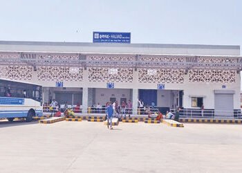 ધ્રાંગધ્રા- હળવદ- રાજકોટ રૂટની બસ અનિયમિત દોડતા હાલાકી | Dhrangadhra Halwad Rajkot route bus running…