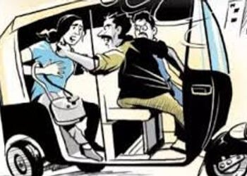 રિક્ષાના પેસેન્જરને લૂંટી લેવાનો વધુ એક બનાવ,મહિલાએ ચાર તાેલા દાગીના ગુમાવ્યા | woman robbed in risc…