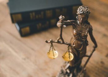 ‘જસ્ટિસ ઈન્ડિયા’ રિપોર્ટમાં ગુજરાત ગગડીને 11મા ક્રમે પહોંચ્યું, ન્યાયાધીશોની ઘટથી ન્યાયમાં વિલંબ | J…