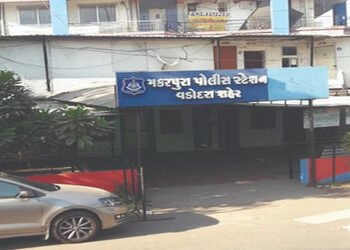 વડોદરાના દંતેશ્વરમાં પ્રેમલગ્નની અદાવતે યુવક પર હોકી વડે હુમલો | Youth attacked with hockey stick in…