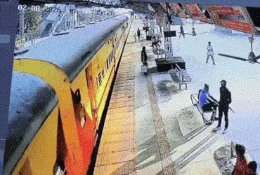 ભાવનગર: ચાલતી ટ્રેને ઉતરવા જતી યુવતી ઢસડાઈ, પોઇન્ટ્સમેને બચાવ્યો જીવ, ઘટના CCTVમાં કેદ | bhavnagar s…