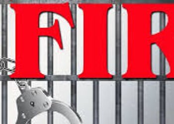 ટ્રાફિક સિગ્નલ પર ઊભેલી કારને પાછળથી અથાડી અકસ્માત કર્યો | A car stoped at a traffic signal was hit …