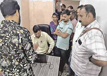 સુરેન્દ્રનગરમાં બિલ્ડરે ફ્લેટ બુકિંગના નામે કરોડો ઉઘારાવી છેતરપિંડી કર્યાનો આક્ષેપ | Builder in Sure…