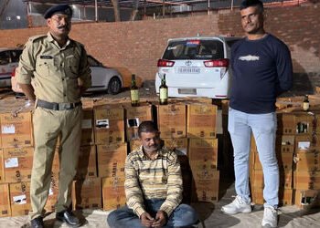 હેલ્મેટના બોક્સની આડમાં લઇ જવાતો ૬૪ લાખનો વિદેશી દારૂ જપ્ત કરાયો | PCB Raided and nabbed IMFL worth …