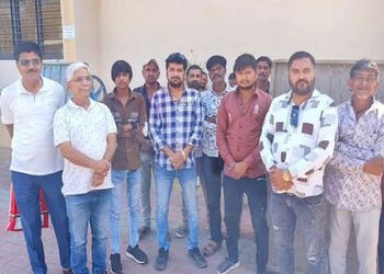 સુરેન્દ્રનગરમાં લારીઓ જપ્ત કરી પરત ન આપતા મનપામાં લારીધારકોનો હોબાળો | Lorry owners protest against …