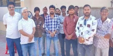 સુરેન્દ્રનગરમાં લારીઓ જપ્ત કરી પરત ન આપતા મનપામાં લારીધારકોનો હોબાળો | Lorry owners protest against …