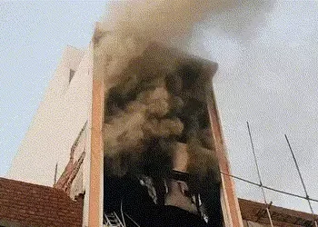 ગોધરામાં ગારમેન્ટની દુકાન ભડભડ સળગી ઉઠી, ફાયર જવાનોએ બિલ્ડિંગમાં ઘુસીને આગ પર મેળવ્યો કાબૂ | Panchma…