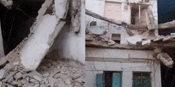 VIDEO | અમદાવાદમાં મોટી દુર્ઘટના : સુખરામનગર સ્લમ ક્વાર્ટર્સમાં ગેલેરી ધરાશાયી, ફસાયેલા લોકોનું રેસ્…