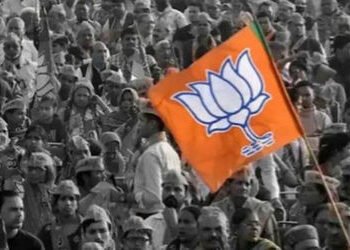 નવસારી ભાજપમાં ભડકો: નિમણૂકના બીજા જ દિવસે 4 હોદ્દેદારોના રાજીનામા, અન્યાયનો આરોપ | Two BJP office b…