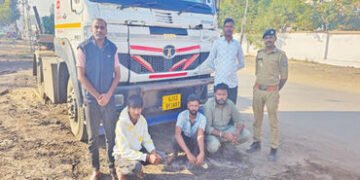 ધ્રાંગધ્રામાં ટ્રકમાંથી લોખંડના સળિયાની ચોરીનું કૌભાંડ ઝડપાયું