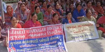 જામનગરમાં આંગણવાડી બહેનોની હડતાલ, વિવિધ 21 માંગણીઓને લઈને કલેકટરને રજૂઆત | Anganwadi sisters strike …