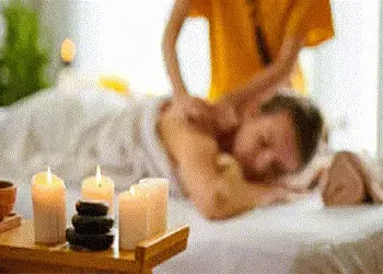 ઝુંડાલ-વૈષ્ણોદેવી રોડ પર નોંધણી કરાવ્યા વગરનું સ્પા પકડાયું : મહિલા સામે ગુનો | Unregistered spa cau…