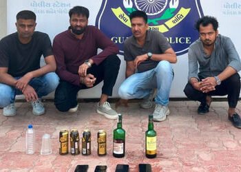 ગોત્રી વુડા ચારરસ્તા પાસે હેરસલૂનમાં દારૃની પાર્ટી માણતા ચાર મિત્રો પકડાયા | four friends caught dri…