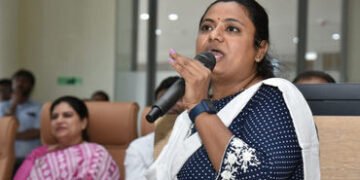 સુરતમાં કચરા કૌભાંડ વચ્ચે SMCના ડે.કમિશનરનું રાજીનામું, વિપક્ષે તપાસની માગ ઉઠાવી | Surat Municipal C…