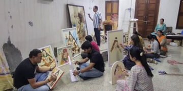 સુરતના જરીવાલા પરિવારની અનોખી શિવ ભક્તિ, 40 વર્ષથી શિવ મંદિર માટે વિના મુલ્યે બનાવે છે ‘ઘીના કમળ’ | …