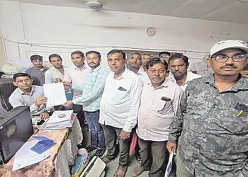 વઢવાણના ખેડૂતો પ્રથમ દિવસે ટેકાના ભાવે ખરીદી માટે નોંધણીથી વંચિત રહ્યાં | Farmers of Wadhwan were de…