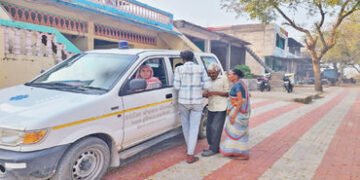 બાલાસિનોરમાં 51 વર્ષથી બે રૂપિયામાં ગરીબ દર્દીઓની સારવાર કરતી મોબાઇલ હોસ્પિટલ | Mobile hospital in B…