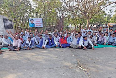 જય પાટીલ’ના આપઘાત પ્રકરણમાં ન્યાયની માંગ સાથે દલિત સમાજ મેદાને, ધરણાં યથાવત્ | Dalit community conti…