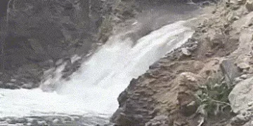 અમરેલીના મુંજીયાસર ડેમની કેનાલમાં ભંગાણ, રોડ પર નદીઓ વહેતી હોય તેવા દ્રશ્યો | Munjiyasar Dam canal c…