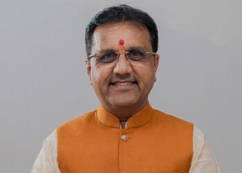 AMCના કાર્યક્રમ દરમિયાન શિક્ષણ મંત્રી પ્રદ્યુમન વાજાને હાર્ટએટેક આવ્યો, હોસ્પિટલમાં દાખલ | Pradyuman…