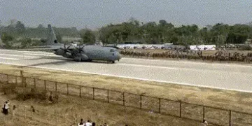 હાઈવે પર ઉતર્યું PM મોદીનું વિમાન! ચીન બોર્ડર નજીક રાફેલ-સુખોઈએ બતાવ્યું પરાક્રમ, ઈમરજન્સી લેન્ડિંગ …