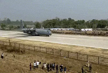 હાઈવે પર ઉતર્યું PM મોદીનું વિમાન! ચીન બોર્ડર નજીક રાફેલ-સુખોઈએ બતાવ્યું પરાક્રમ, ઈમરજન્સી લેન્ડિંગ …