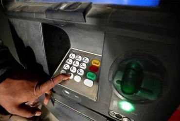 વડોદરાના હરણીના બસ સ્ટેન્ડ પરથી મુસાફરનું પાકીટ ચોરી ગઠીયાએ ATM કાર્ડમાંથી રૂ.40,000 ઉપાડી લીધા | th…