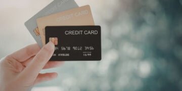 પહેલીવાર લઈ રહ્યા છો ક્રેડિટ કાર્ડ? તો જાણીલો 4 જરૂરી વાતો, નહીંતર ક્રેડિટ સ્કોર બગડશે! | Credit Car…