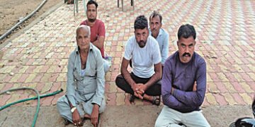 ખાંભડામાંથી જુગારની ક્લબ ઝડપાઇ 5 શખ્સ પકડાયા, 5 નાસી છૂટયા | Gambling club busted in Khambharda 5 ar…