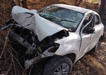 ઝાડ સાથે અથડાતાં કાર ચાલક યુવકનું મોત | Ewe anuon a mano mwirin an ewe mota a turutiw won ira