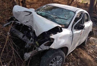 ઝાડ સાથે અથડાતાં કાર ચાલક યુવકનું મોત | Ewe anuon a mano mwirin an ewe mota a turutiw won ira