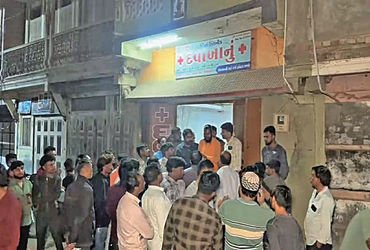 લગ્ન પ્રસંગમાં આઇસ્કીમ ખાધા બાદ 150 થી 200 લોકોને ખોરાકી ઝેરની અસર | 150 to 200 people suffer from f…