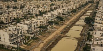 વટવામાં AMCનું અણઘડ આયોજન, અઢી-ત્રણ કરોડના બંગલા અને 30-40 લાખના ફ્લેટના ડ્રેનેજ કનેક્શન ગેરકાયદે! |…