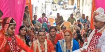 ગોધરા: લોહીના સંબંધો પણ ઝાંખા પડ્યા! કિન્નર માતાઓએ દત્તક દીકરી પાયલને ‘રાજકુમારી’ની જેમ સાસરે વળાવી …