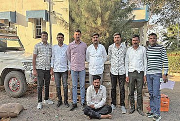 વિરમગામની હાંસલપુર ચોકડી ઉપરથી 11.88 લાખનો વિદેશી દારૂ ઝડપાયો | Foreign liquor worth Rs 11 88 lakh s…